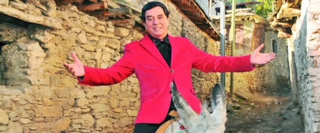 22 Temmuz 1999'da kızı Ajlan Büyükburç trafik kazasında öldü.