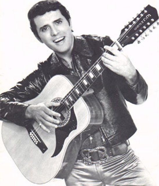 Sevgi Çiçekleri (1975), Sen Varsın (1981) ve Yıllar Sonra (2000) adlı üç albümün yanı sıra...