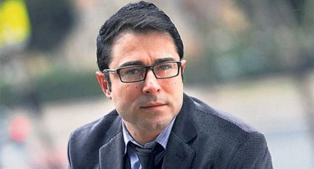 ATİLLA TAŞ  - Bizler bir gecede şöhret olurken, Erol Büyükburç gibi adamlar tırnaklarıyla kazıya kazıya gelip iyi müzik yaptılar.