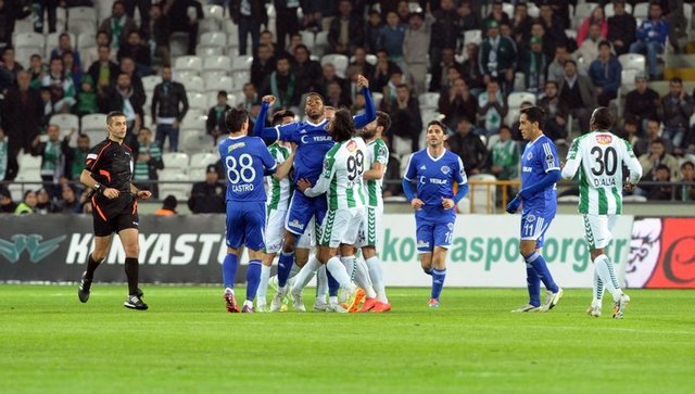 Golden sonra Şota Arveladze oyuncularına 'gol yemeleri' yönünde bir işarette bulundu. Santradan aldığı top ile kaleye kadar ilerleyen Hasan Kabze topu boş ağlara gönderdi.