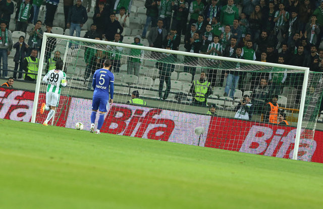 - - Maçın yıldızı Şota.