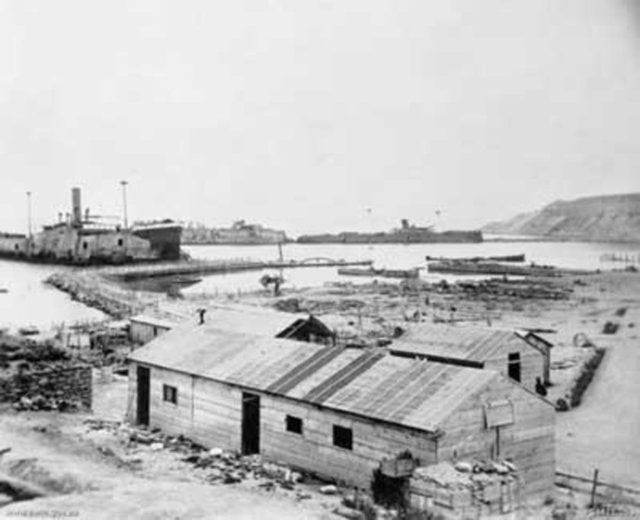 Anzak koyunda inşa edilen ve terkedilen bir itilaf kuvvetleri barınağı.