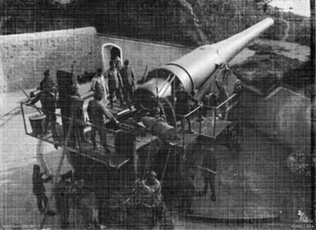 Boğazı koruyan 35cm'lik dev bataryalar.