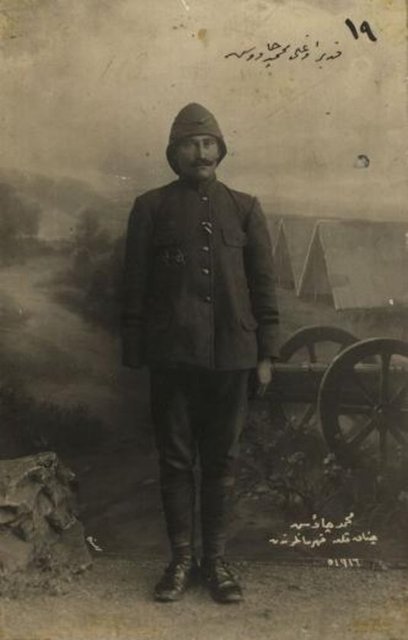 Kahraman Mehmet Çavuş: "Sağ kolumu kaybettim. Zararı yok. Sol kolum var. Onunla da pekâlâ iş görebilirim. Beni üzen ve yeniden birliğime katılarak, düşmanla çarpışmama engel olan şey, yaramın henüz kapanmamış olmasıdır.