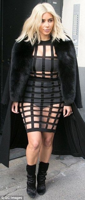 STİLİNİ ÇALMIŞ - Dünyaca ünlü moda ikonu Kim Kardashian 'stil hırsızı' çıktı. Üstelik Kardashian, yeni tarzını Gençlerbirliği'nde top koşturan Dusko Tosic'in eşi, Sırp popstar Jelena Karleusa'yı bire bir taklit ederek belirledi.