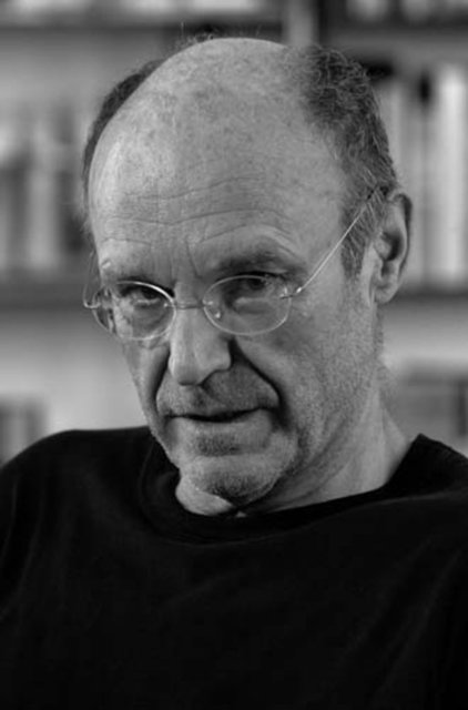 Anselm Kiefer -  - İkinci dünya savaşı sırasında, sokaklarına iki bombanın atıldığı gün, 1945'te doğan Kiefer,hayatının ilk yarısını yıkıntılar ve molozlar arasında geçirdi. Tüm yaşamı boyunca faşizme ve Almanya'nın geçmişiyle hesaplaşma konularına değindi.