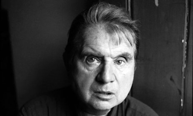 Francis Bacon -  - Dublin'de 1909'da dünyaya geldi.Mobilya tasarımcısı ve iç mimar olarak kendini kabul ettirdi. 1944 yılında yaptığı ''Çarmıha Gerili Figürler Üzerine Üç Çalışma'' eseriyle kendini resim dünyasına kabul ettirdi.