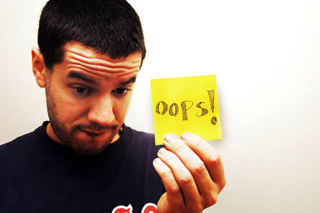 Moda otoriteleri, şık ve tarz sahibi kadınlar arasında yapılan anket sonucunda görülüyor ki; beylerin işi gerçekten zor! - Bakalım beylerin asla yapmamaları gerekenler listesinde neler var?