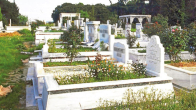 1. Kabirde sorgu-sual: İnsan öldükten sonra kabre konulunca münker ve nekir adında iki melek kendisine gelerek, "Rabbin kimdir, dinin nedir, Peygamberin kimdir?" diye sorular soracaklar ve imân ve salih amel sahipleri bu sorulara doğru cevap vereceklerdir