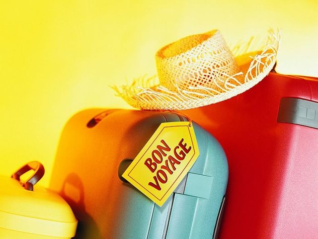 Yaz tatiline gitmeyi planlıyorsanız, mayo, plaj havlusu gibi olmazsa olmazları bavulların içine koyarak hem yerden tasarruf yapabilir hem de yola çıkarken 'acaba şunu yanıma aldım mı' derdinden kurtulursunuz.