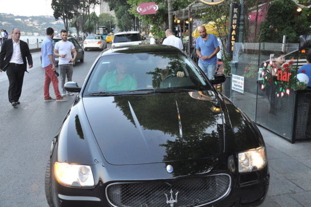 Akçıl'ın Maserati Quattroporte 4.2 otomobili, 2009 modeldi.