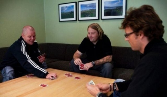 Mahkumların günde 1.5 saat spor salonu kullanım zamanı var.