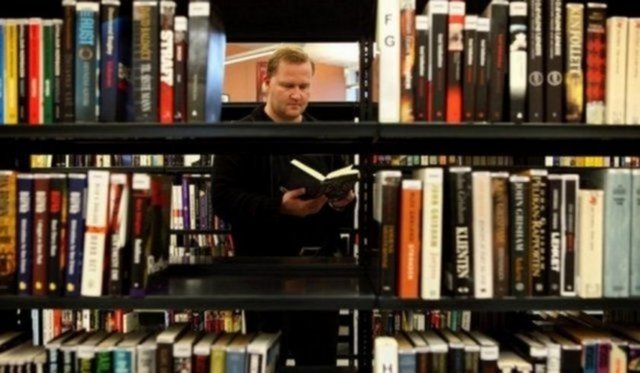 Kazandıkları para ile hapishane içerisinde bulunan marketten alışveriş yapabiliyorlar.