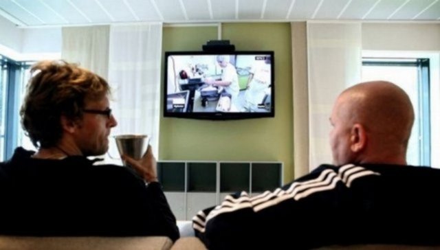 Bu hapishanenin Norveç Hükümetine yıllık maliyeti mahkum başına tam 185.000 Dolar.