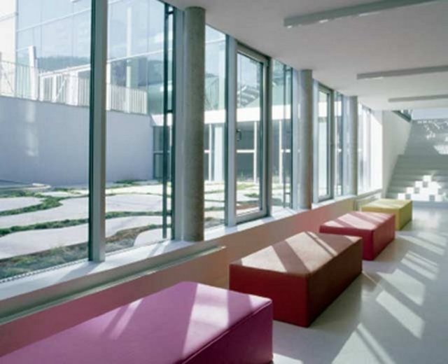 Peki neden? Avusturya'daki hırsızlık oranı Amerika'dakine göre neden yüzde 40 daha fazla? Çünkü Avusturya'daki az güvenlikli hapishaneler tek kelimeyle muhteşem!