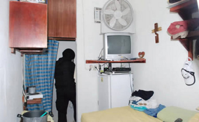 Umut adası olarak reklamı yapılan bu hapishane, yaşam koşulları; tennis, at biniciliği ve hatta yüzme havuzu gibi aktiviteleriyle bir yaz kampını andırması sebebiyle de uluslararası medyanın ilgisini çekmeyi başardı.