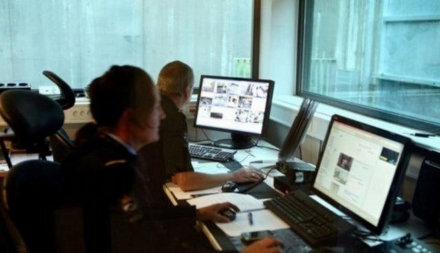 Hapishanenin içerisinde kendi korusu var. Mahkumlar burada diledikleri gibi dolaşabiliyorlar.