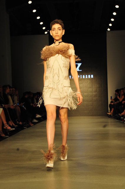 ZEYNEP TOSUN DEFİLE