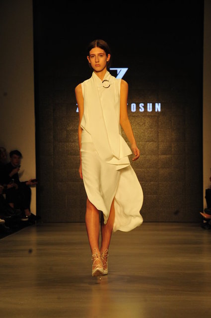 ZEYNEP TOSUN DEFİLE