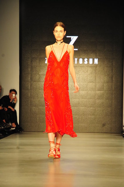 ZEYNEP TOSUN DEFİLE