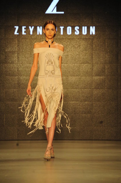 ZEYNEP TOSUN DEFİLE