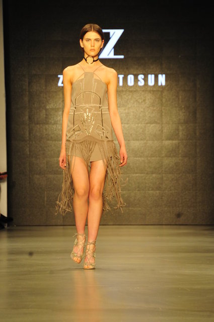 ZEYNEP TOSUN DEFİLE