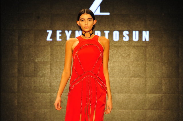 ZEYNEP TOSUN DEFİLE