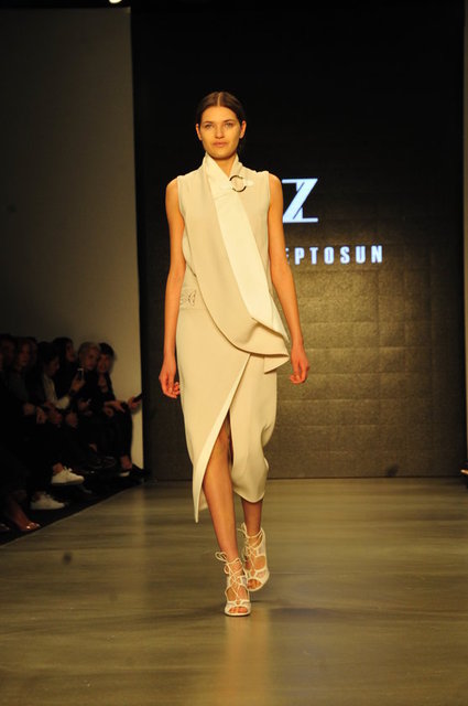 ZEYNEP TOSUN DEFİLE