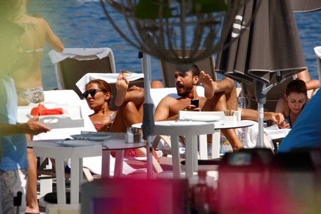 Allah olmayanlara da versin ki senin olanda gözleri kalmasın.