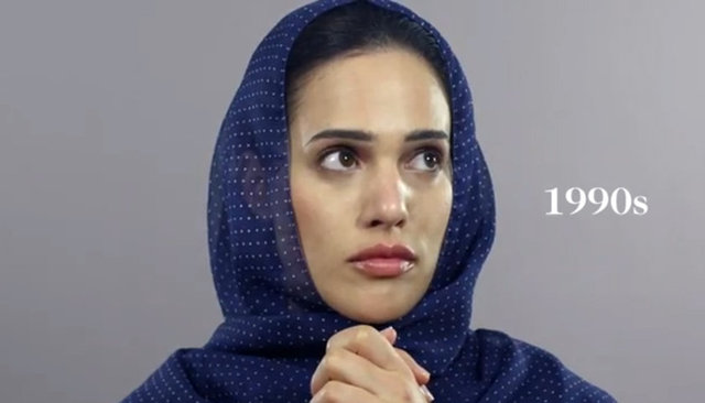 1990'lar - Başörtüsü daha renkli kullanılmaya başladı
