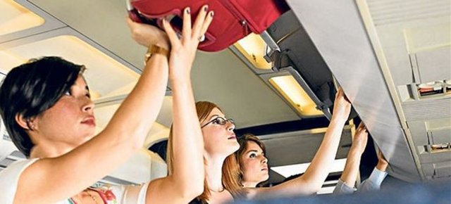 Bu miktarın üzerindeki sıvıların kontrol noktasındaki görevliler tarafından alınıp çöpe atılacağını unutmayın. Toplamda kabine alabileceğiniz sıvı ve likitlerin 1 litreyi geçmemesi gerektiğini de hatırlatalım. -