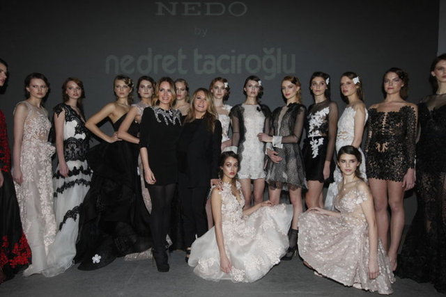 Taciroğlu'nu, Arzu Sabancı, Nevbahar Koç, Nazlı Keçili, Fatoş Sarıgül, Aslı Ekşioğlu, Aslı Üstünkaya, Sitare Akdilek, Işıl Reçber, Aylin Yılmaz, Burçak Sayılgan ve Buse Terim gibi cemiyet hayatından birçok ünlü isim yalnız bırakmadı.