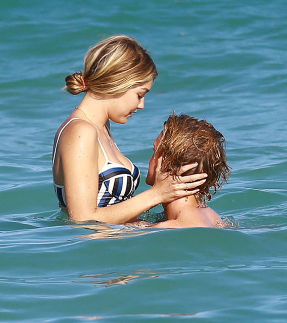 Gigi son olarak sevgilisi Cody Simpson ile verdiği pozla olay yaratmıştı.