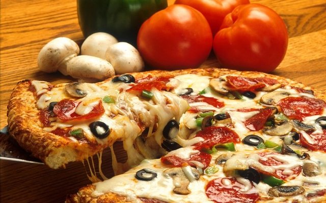 Dünya Pizza Günü:  İtalya'da başlayan pizza kültürü tüm dünyaya yayıldıktan sonra özel bir gün olarak kutlanmaya başlandı