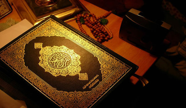 * Hem o kıyamet günü görürsün ki, Allah'a karşı yalan söyleyenlerin yüzleri kararmıştır. Kibirlenenlerin yeri cehennem değil mi? (ZÜMER/60)