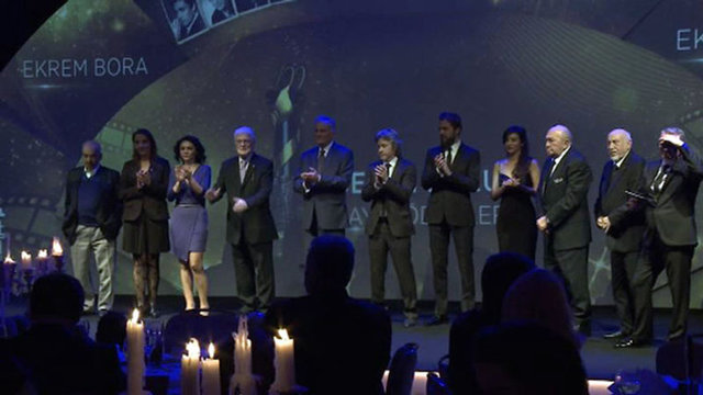 Cüneyt Arkın, Ediz Hun, İzzet Günay, Memduh Ün, Münir Özkul, Safa Önal,Yılmaz Atadeniz, Türker İnanoğlu ile vefat eden Ekrem Bora, Erol Günaydın, Erol Taş, Öztürk Serengil ve Ömer Kavur'a "Saygı ödülü" verildi.Gecede, ödül alan diğer film ve sanatçılar...