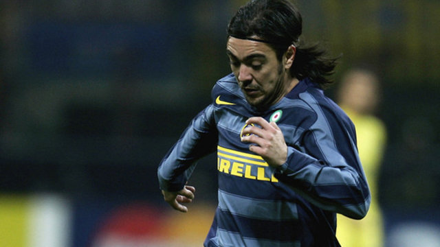 Alvaro Recoba: (SOL KANAT) Kadife gibi sol ayağı olan, yeteneğinin farkında, büyük bir yıldızdı. Sahanın içinde onun kadar topu istediği yere atabilen çok az oyuncu gördüm. -  