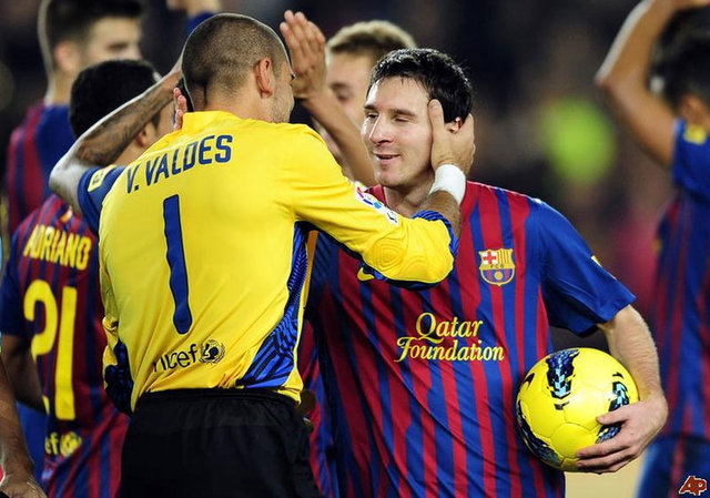 MESSİ'NİN EN İYİ 11'İ:  Kaleci: Victor Valdes