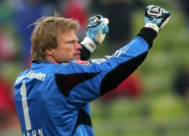 AGÜERO'NUN 11'İ  Oliver Kahn