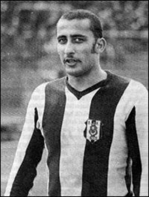 8 - Yusuf Tunaoğlu - Çalımları, tekniği ve hızıyla rakiplerin adeta başını döndüren, Beşiktaş camiasıonın öz evlatlarından biriydi Yusuf Tunaoğlu. Manchester United için George Best neyse, bizim için de Yusuf Tunaoğlu odur. Onu izleme şansına sahip olanlar bilirler ki Türk futbol tarihi onun kadar çok az yetenekli oyuncu gördü.