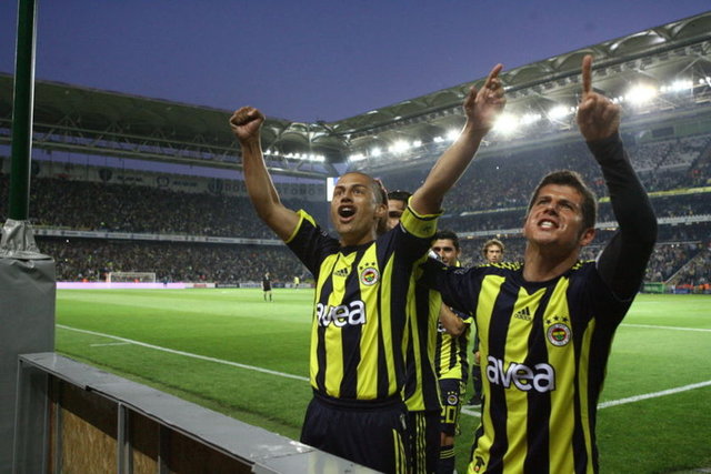 Emre'nin kadroya almadığı isimler arasında Alex de Souza, Roberto Carlos, Michael Owen, Christian Vieri, Gabriel Batistuta ve Radamel Falcao da yer alıyor.