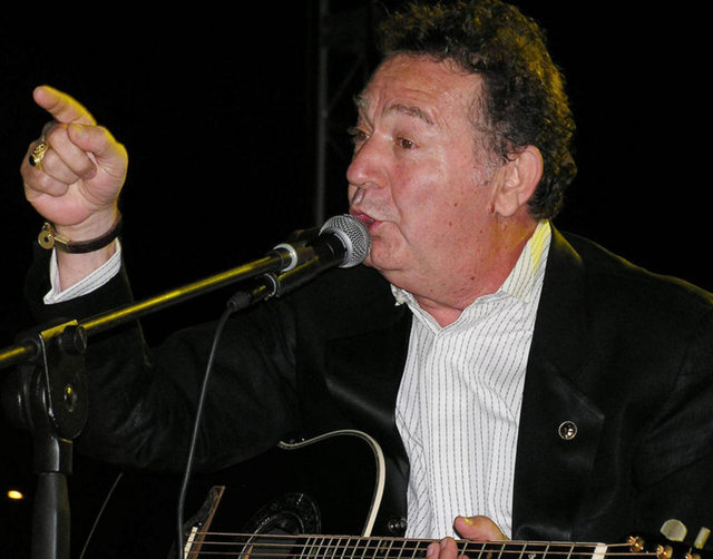 1993 yılında "Son Şarkılarım" adını verdiği başka bir çalışmasında söz ve müziği yine kendisine ait 10 şarkı yer aldı.