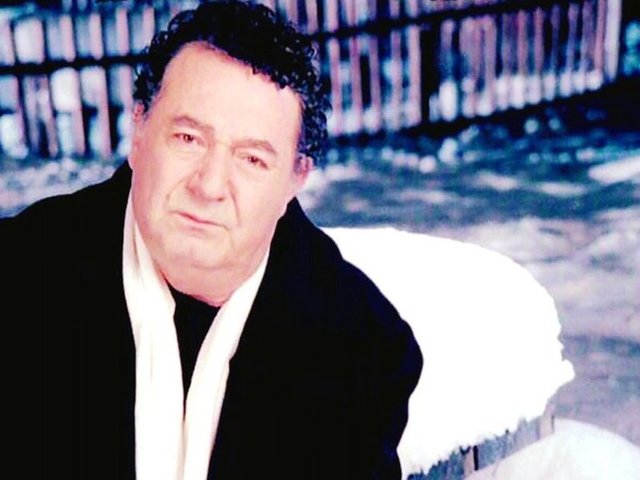 1991 tarihli "Yemin Ettim" Kayahan'ın çok konuşulan ilk albümüydü.