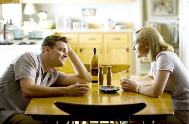 Revolutionary Road (Hayallerin Peşinde) ise onların birlikte oynadığı diğer film. İkili o kadar iyi arkadaş ki, Winslet üçüncü kocası Ted Rocknroll ile evlenirken onu damada DiCaprio teslim etti.