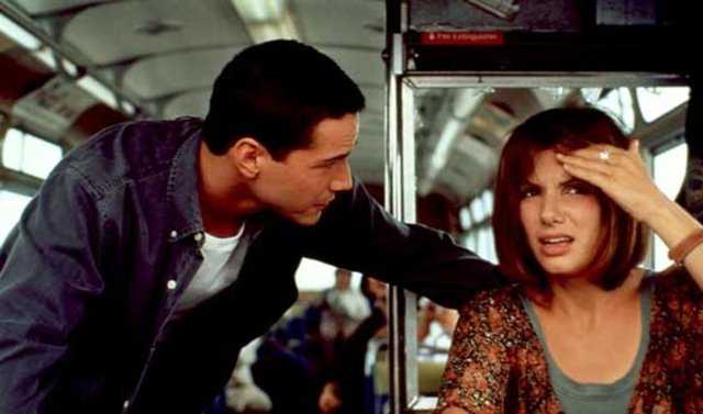 Sandra Bullock ve Keanu Reeves sinemanın kimyası en uyumlu çifterinden biri. Gerçek hayatta da iyi dost olan ikili "Speed" filminde birlikte oynadı.