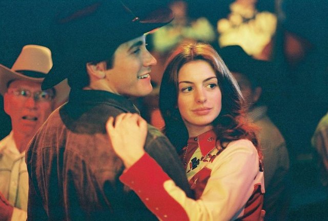 Anne Hathaway ve Jake Gyllenhaal "Brokeback Mountain"da (Brokeback Dağı) rol arkadaşıydı.