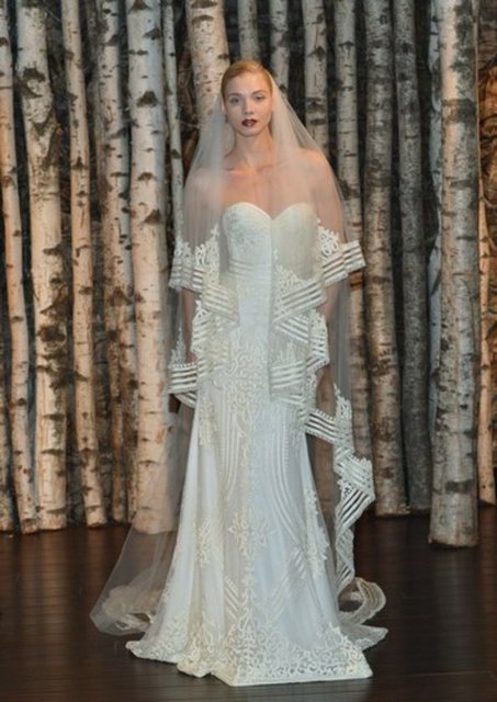 Hazırlık aşamasında, aynı zamanda kararsızlığın zirvesinde iseniz, doğru satırları okuyorsunuz. Bakın, 2015 gelinlik trendleri neler ve 2015 gelinlerinin seçenekleri arasında hangi modeller yer alıyor?