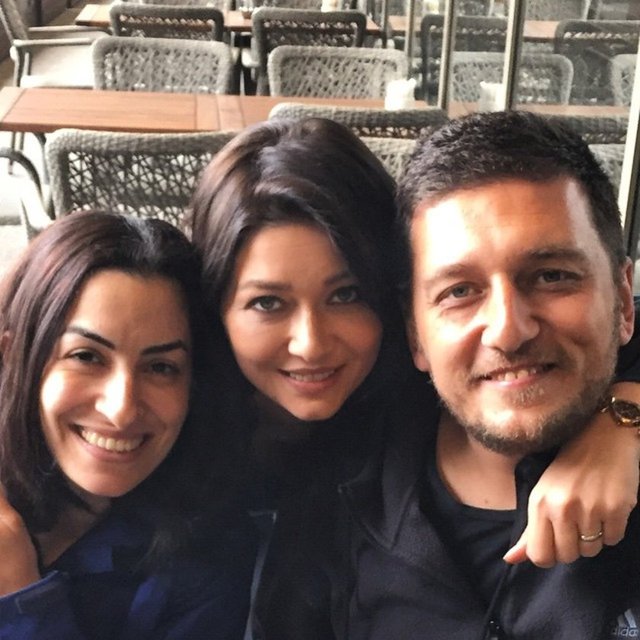 NURGÜL YEŞİLÇAY  - Canım kardeşim hasta yatağından kalkıp doğumgünüme gelmiş,gelinimizle birlikte