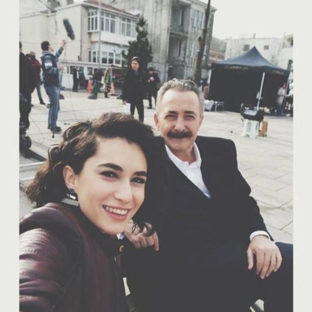 HANDE DOĞANDEMİR - Geriye güzel anılar, hayatıma kattığım harika insanlar kaldı. Bu da ilk set günününden hatıra