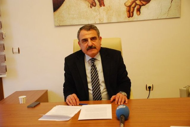 Medeni Seyrek Bukarki: CHP eski Diyarbakır İl başkanı.